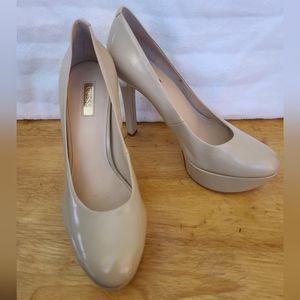 Guess Ette Natural Patent Platform Heels Pumps sz 9 M
